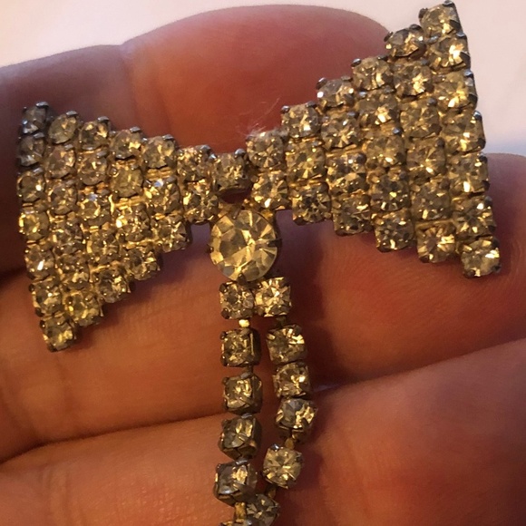 Vintage rhinestone bow tie brooch to dd that extra shine on your blouse - used. - Picture 3 of 5